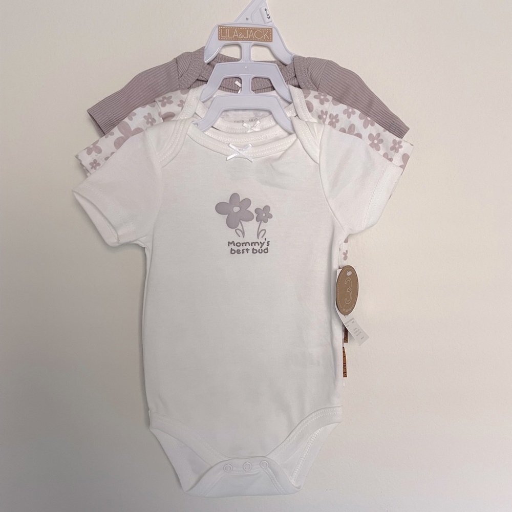 Baby Bodysuit Set with Floral Design purple flowers mommy’s best bud baby girl